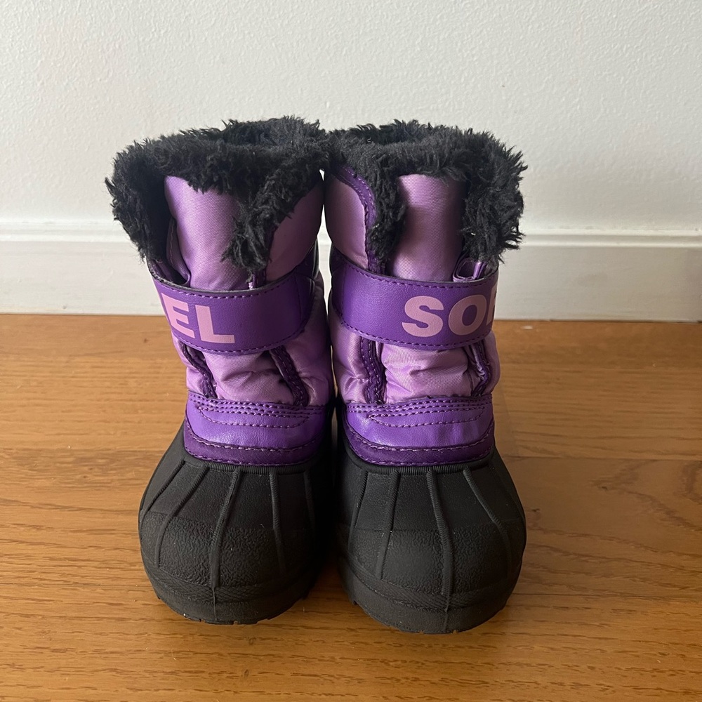 Sorel kids snow commander boots - Size 8